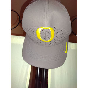 Gray & Yellow Nike Oregon Foodball Hat Cap